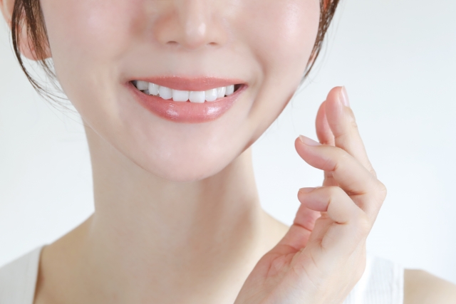 前歯矯正の通院回数はどれくらい?治療をスムーズに進めるポイントも解説