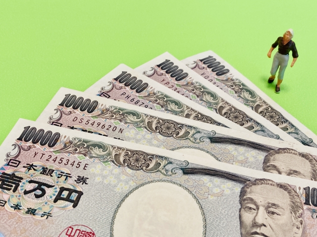 歯科矯正で分割払いはできる？費用を抑える方法も紹介